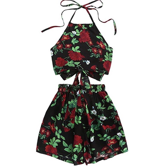 Dresses & Skirts - 🎉FLASH SALE🎉2 piece halter top and shorts